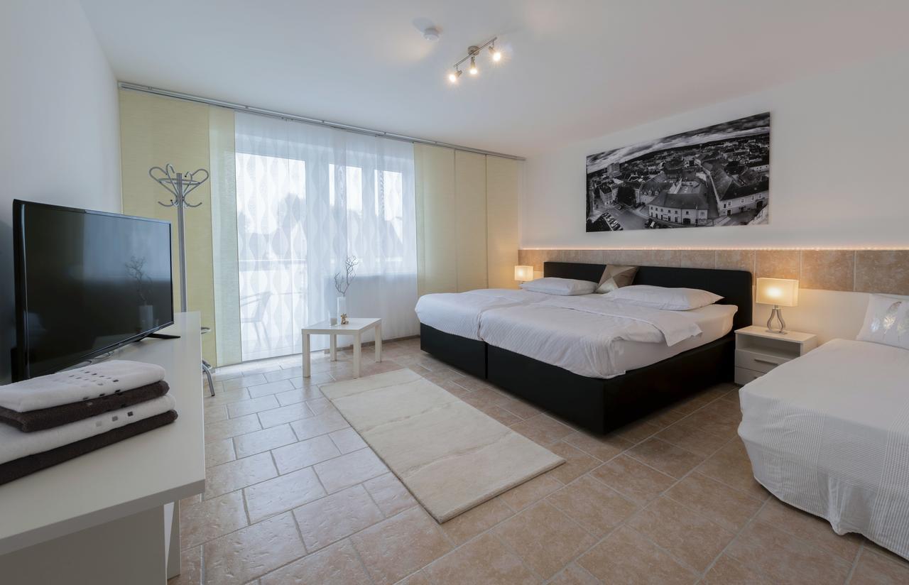 Wn Rooms Wiener Neustadt Exterior foto